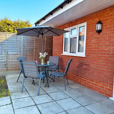 Garden 1-bed Flat 30min To Downtown & Free Parking London