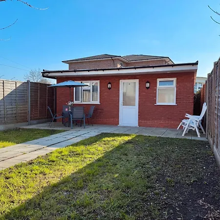 Garden 1-bed Flat 30min To Downtown & Free Parking