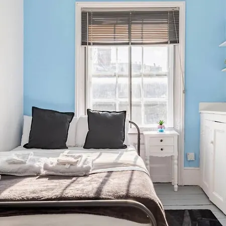 Camden - 3 Bedrooms - Sleeps 6 - Near Underground London