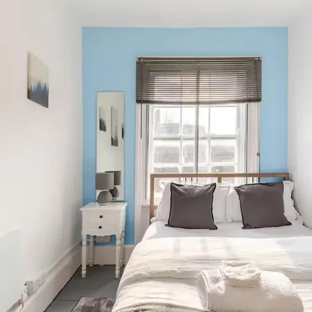 Camden - 3 Bedrooms - Sleeps 6 - Near Underground Apartment *