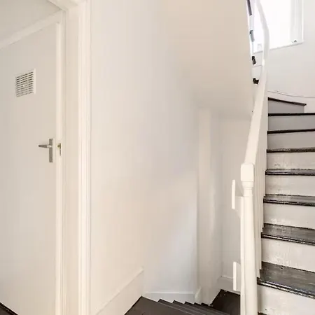 - 10 Percent Reduced From Restaurant Bill * London