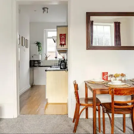 Apartment - 10 Percent Reduced From Restaurant Bill London