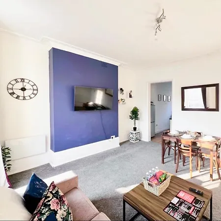 Apartment - 10 Percent Reduced From Restaurant Bill London