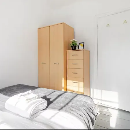 - 10 Percent Reduced From Restaurant Bill Apartment