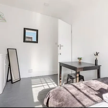 - 10 Percent Reduced From Restaurant Bill Apartment London