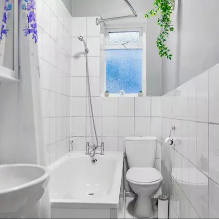 Apartment - 10 Percent Reduced From Restaurant Bill London