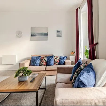 - 10 Percent Reduced From Restaurant Bill Apartment