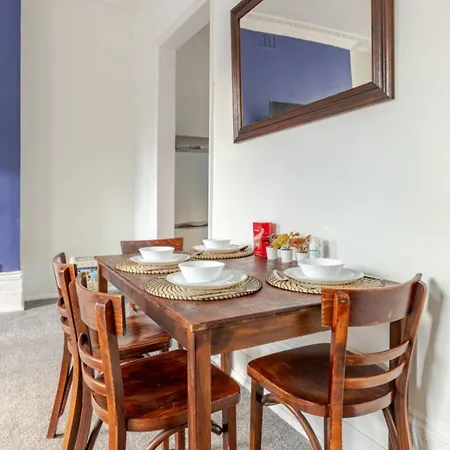 Apartment - 10 Percent Reduced From Restaurant Bill London