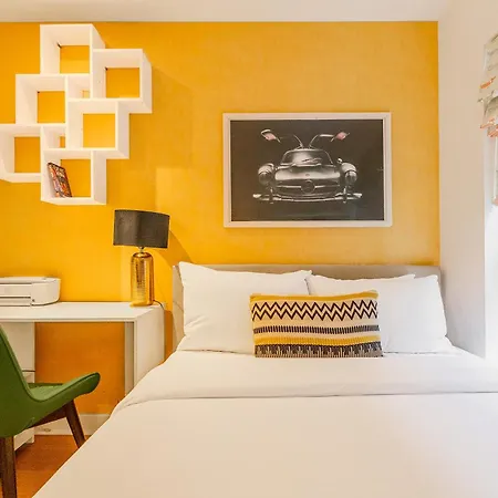 Upscale 3br W Balcony, 3min Railway Station