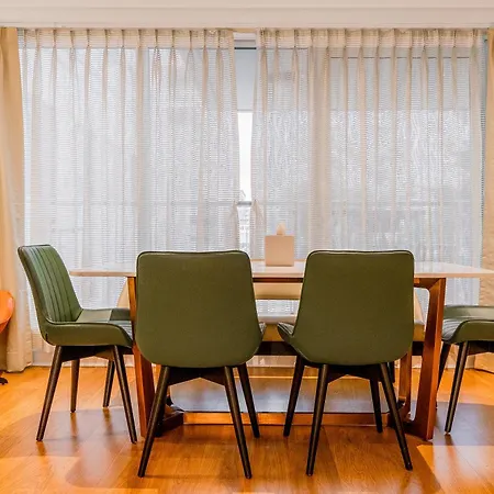 Upscale 3br W Balcony, 3min Railway Station London
