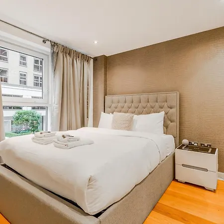Upscale 3br W Balcony, 3min Railway Station Apartment *