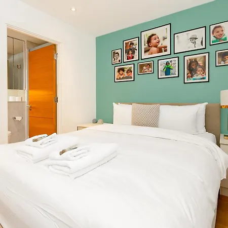 Upscale 3br W Balcony, 3min Railway Station *