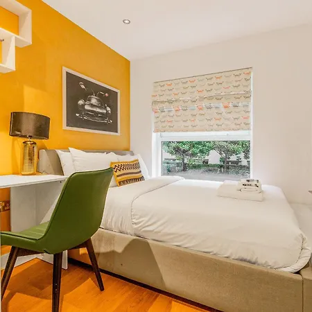 Apartment Upscale 3br W Balcony, 3min Railway Station