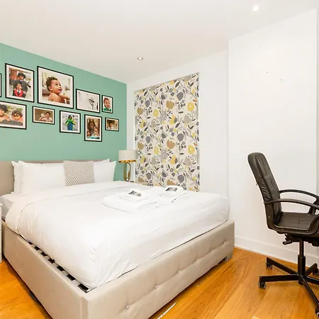 Upscale 3br W Balcony, 3min Railway Station Apartment *