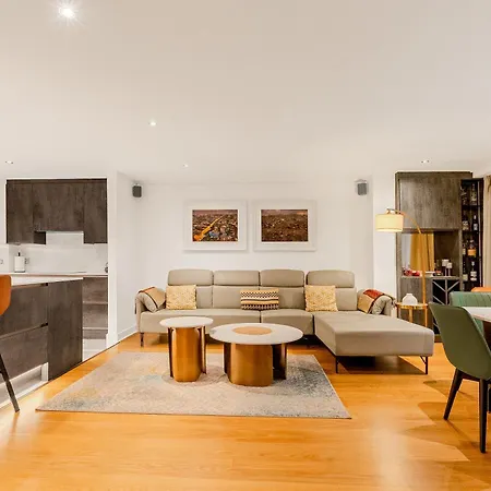 Upscale 3br W Balcony, 3min Railway Station Apartment *