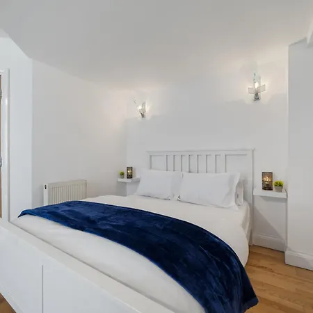 Stylish And Modern In Vibrant Soho Unbeatable Location Wdg * London