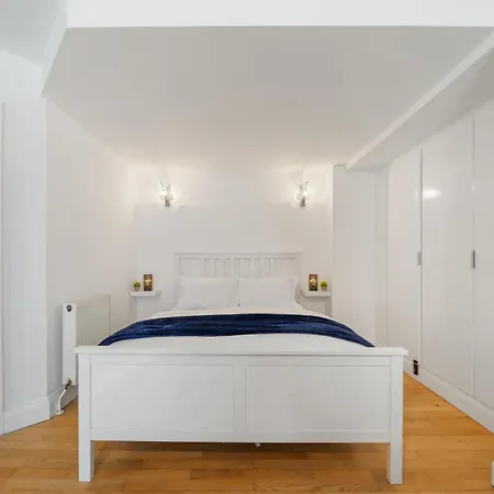Stylish And Modern In Vibrant Soho Unbeatable Location Wdg Apartment