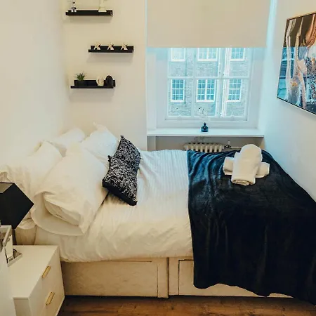 Queensway Dream, Hyde Park London