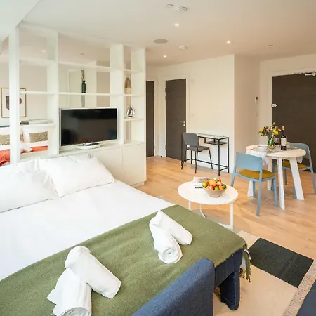 Wembley Stadium By Sleepy Apartment *