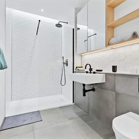 Luxury 2br Flat Cinema, Gym & Parking *