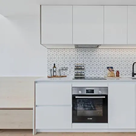 Luxury 2br Flat Cinema, Gym & Parking Kew