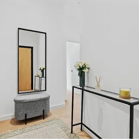 Luxury 2br Flat Cinema, Gym & Parking Apartment Kew