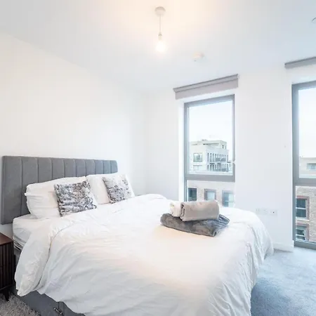 4 Guests - Close Airport - 25min Apartment *