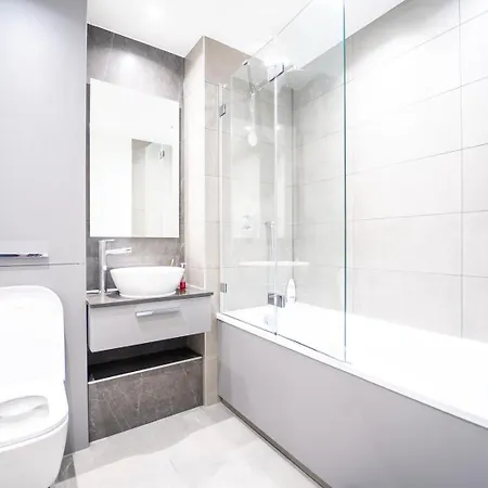 4 Guests - Close Airport - 25min Apartment