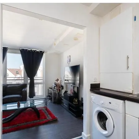 Modernized 1-bedroom Flat In Croydon