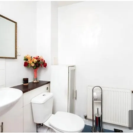 Apartment Modernized 1-bedroom Flat In