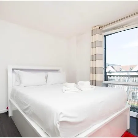 Apartment Modernized 1-bedroom Flat In