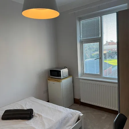 Comfortable And Tidy Double 10 Min From Town 民宿 伦敦