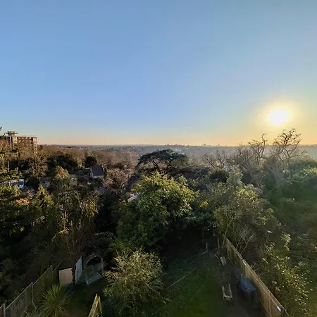 Chic Private In Shared Flat Free Parking Bromley