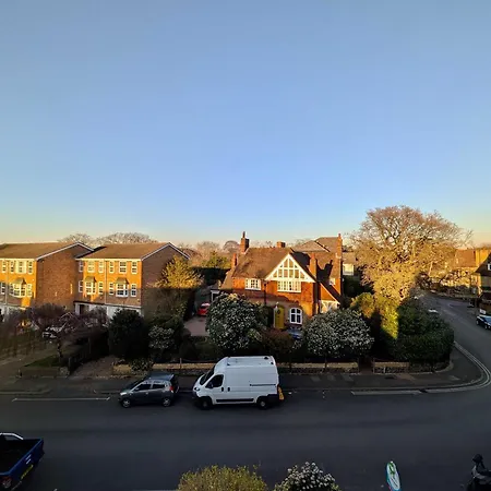 Chic Private In Shared Flat Free Parking Apartment