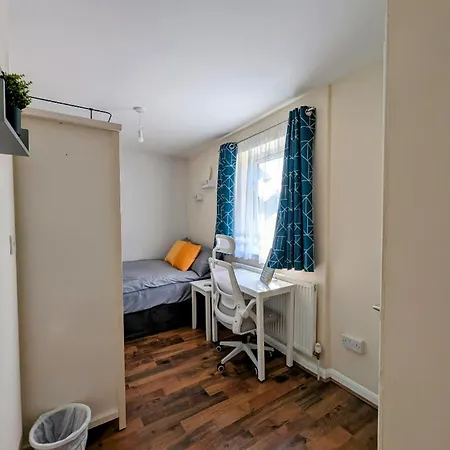 Cosy Double In Town Centre * Hounslow