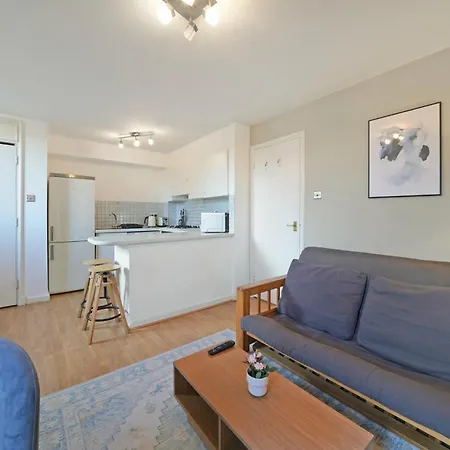 Apartment Timeless Elegance In Haggerston