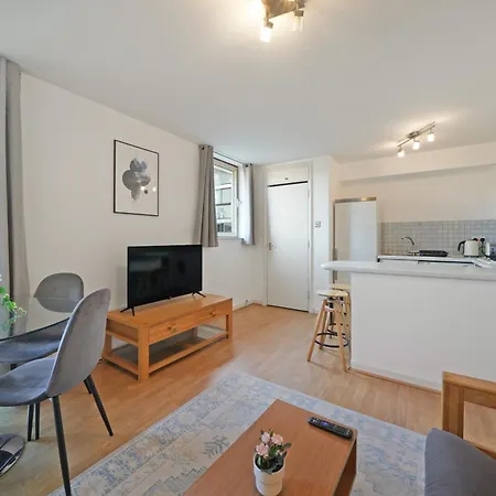 Timeless Elegance In Haggerston Apartment London