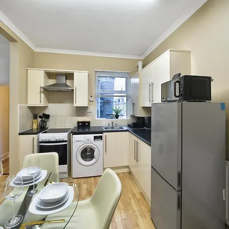 Stunning Two Bed In West Lnd, Near Train Station