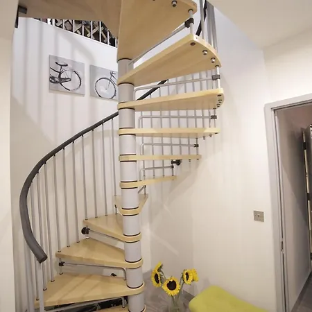 Luxurious Docklands Loft - Steps Away From Excel & Dlr - Free Parking *