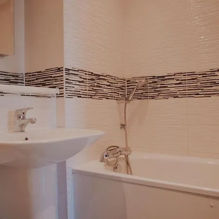 Stunning Two Bedroom Apartment *