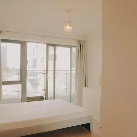 Apartment Stunning Two Bedroom *