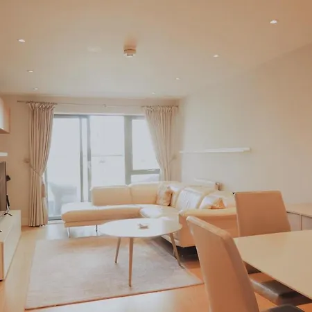 Stunning Two Bedroom Apartment *