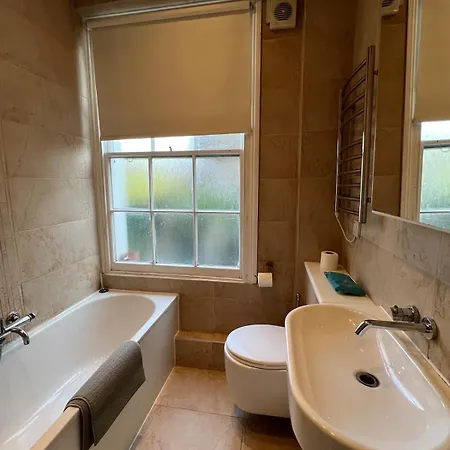 Lovely Entire In Kings Cross St Pancras *