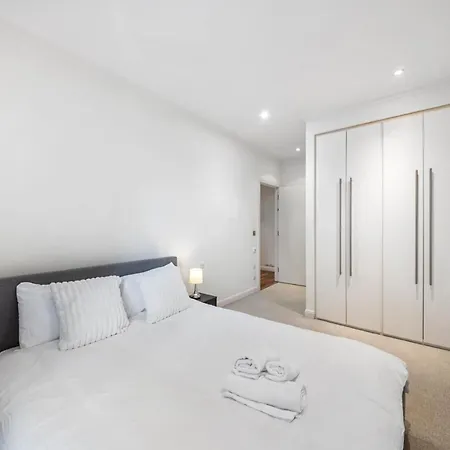 Apartment Londwell, Canary Wharf River Thames Balcony Retreat London