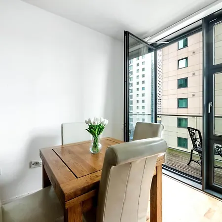 Londwell, Canary Wharf River Thames Balcony Retreat Apartment London