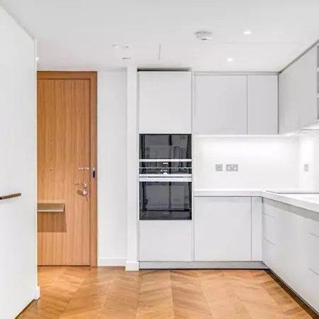 Battersea 2 Bed Riverside Apartment