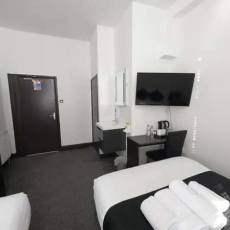 Oyo Firs London Heathrow Hounslow