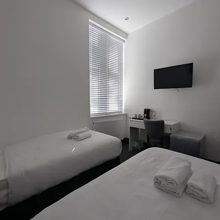 Penzion Oyo Firs London Heathrow 2*