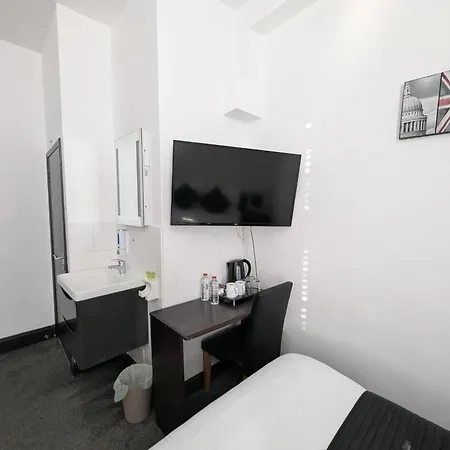 Oyo Firs London Heathrow