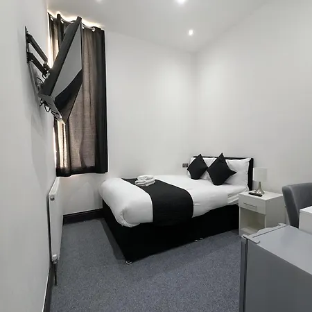 Penzion Oyo Firs London Heathrow 2*